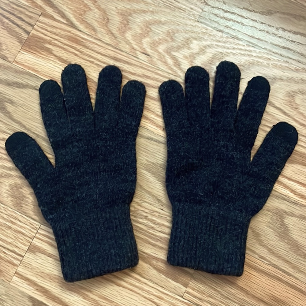 Uniqlo Dark Gray Gloves 🧤